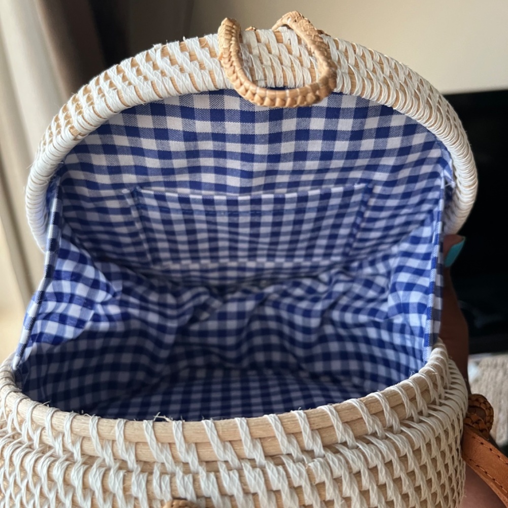 Round Rattan woven crossbody purse - Picture 5 of 6
